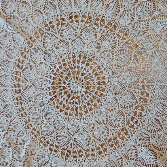 50" round hand crocheted tablecloth 5526 - Picture 5 of 5